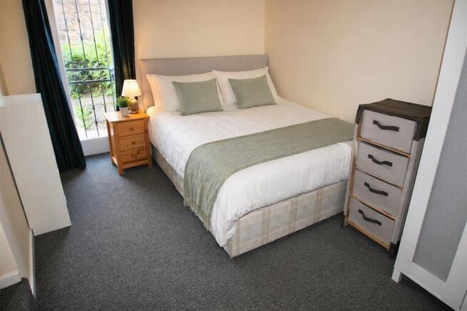 4 bed Terraced to rent Image 4