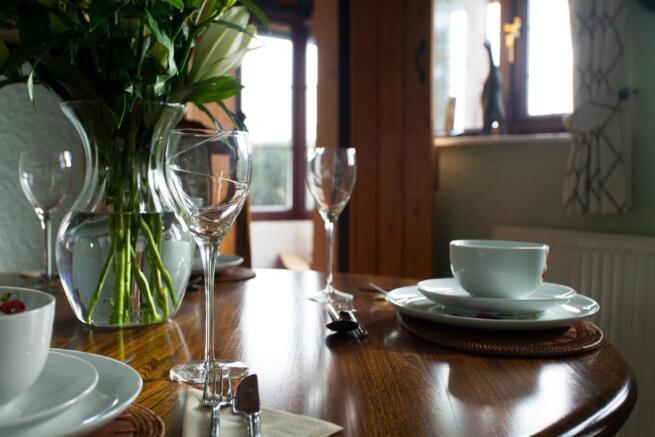 DINING FLOWERS.jpg