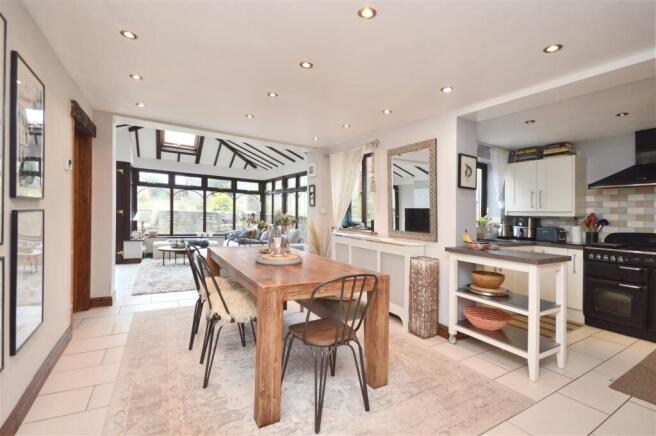 Open Plan Kitchen / Diner / Family Room