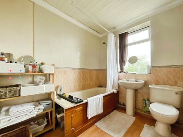 3 bed Semi-Detached for sale Image 12