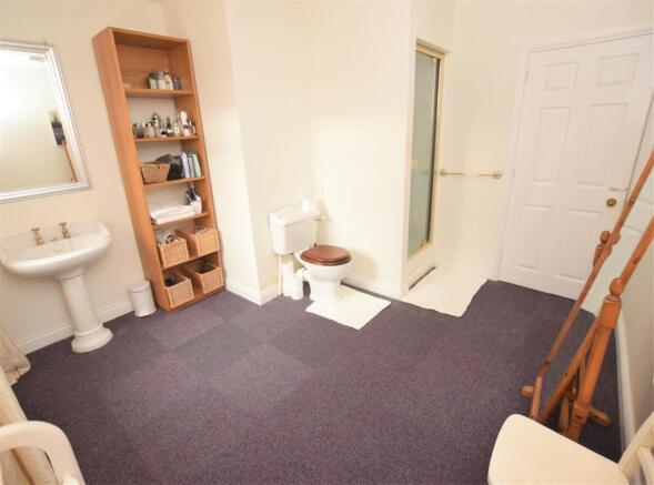 Large shower room.jpg