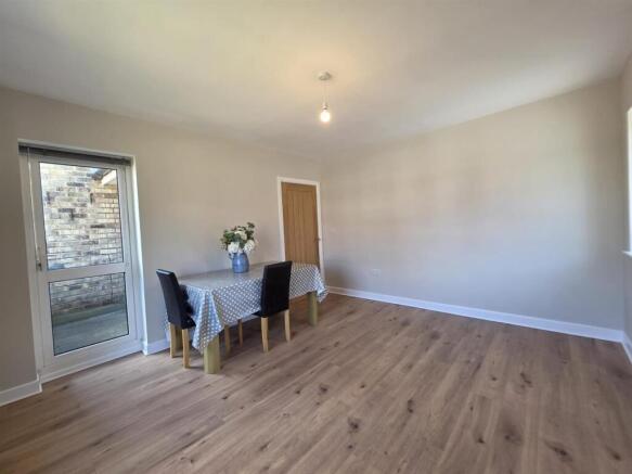 2 bed Flat for sale Image 4