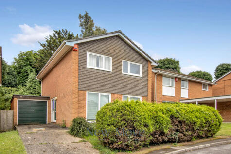 Lingfield Drive | Pound Hill | Crawley | RH10 | New Move Estate Agency