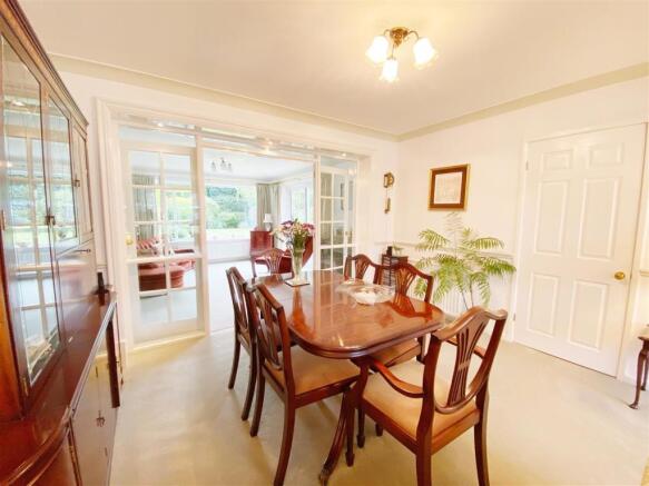 Dining Room pic 1.jpg