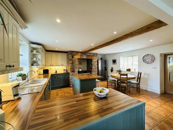 5 bed Barn Conversion for sale Image 4