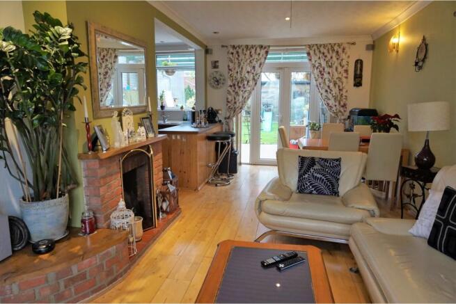 Lounge/Dining Room