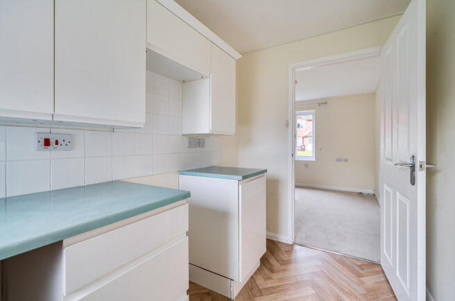 1376486-12-690b27...