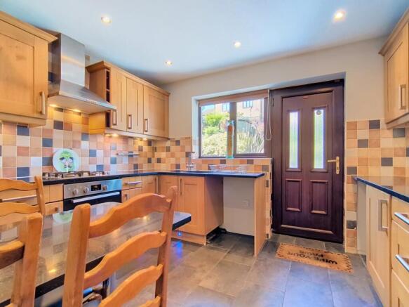 4 bed Detached for sale Image 7