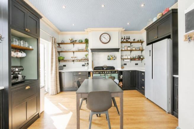 4 bed Terraced for sale Image 6