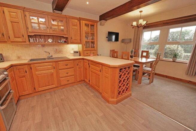 3 bed Semi-Detached for sale Image 4