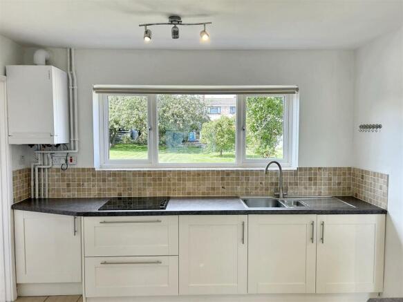 Kitchen 1.jpg