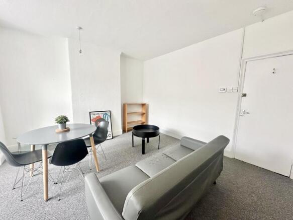 3 bed House to rent Image 8