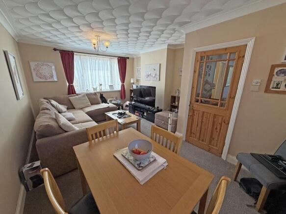 Shakespeare Road 6 - Lounge Area 2...jpg