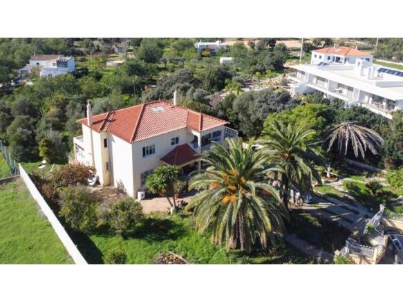 Detached House of 4 Rooms for sale in the Centre of Bordeira, Santa Bárbara de Nexe