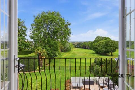 Manor Road, Chigwell, IG7