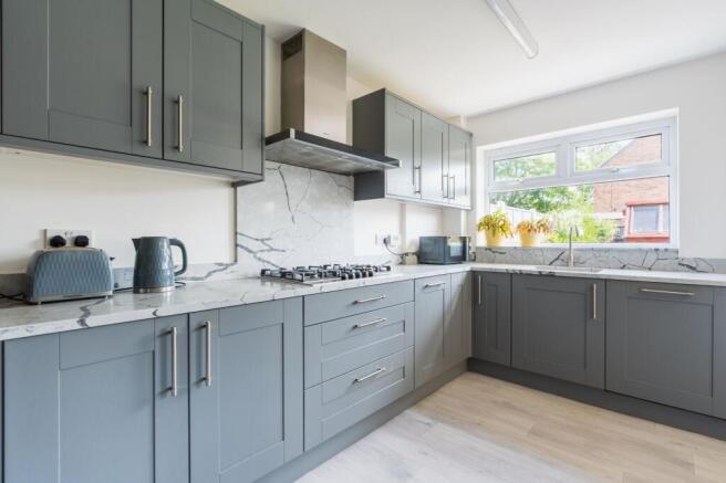 4 bed Semi-Detached for sale Image 11