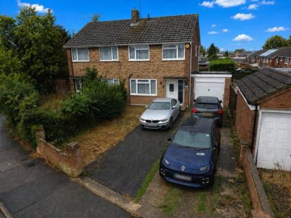 Kinross Crescent, Luton, Bedfordshire, LU3