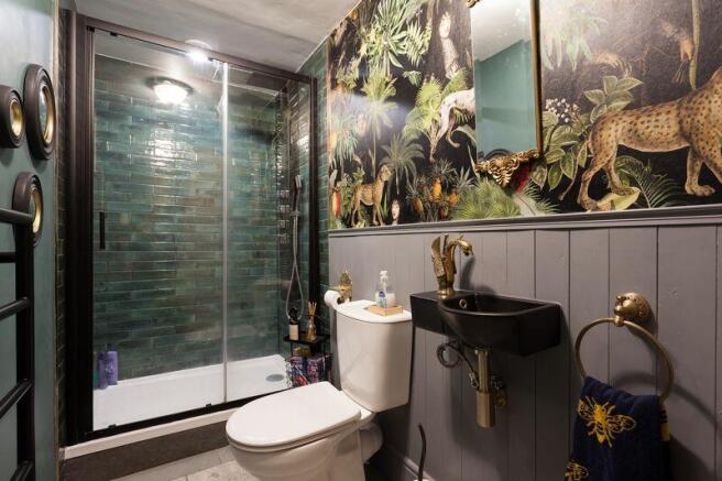 SHOWER ROOM