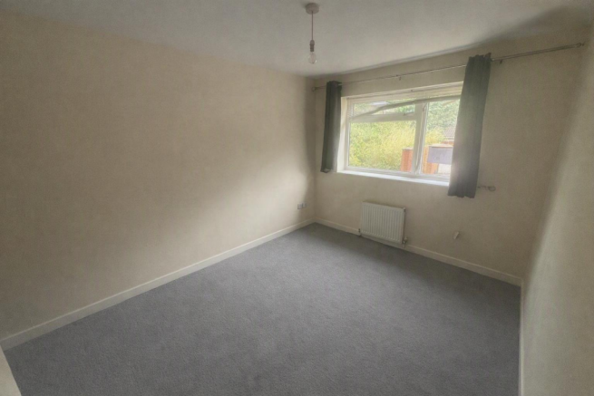 3 bed Semi-Detached to rent Image 4