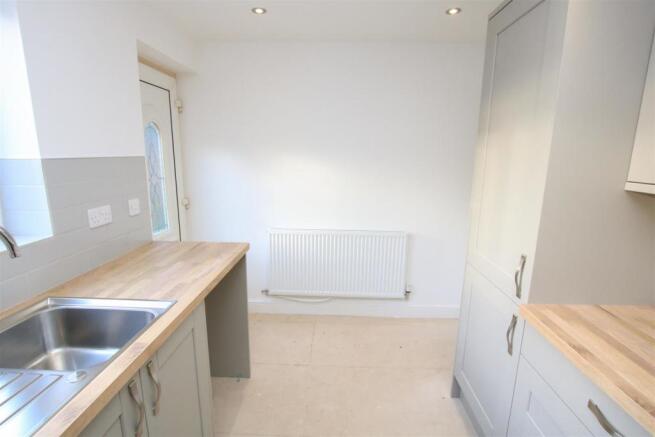 NEWLY FITTED BREAKFAST KITCHEN