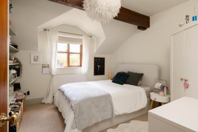 5 bed Detached for sale Image 7