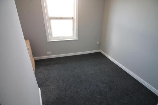 6 bed House to rent Image 5