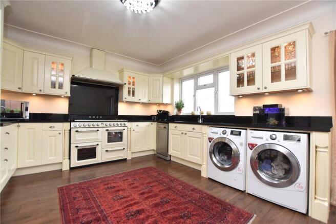 4 bed Detached for sale Image 4