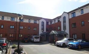 89, Dean Court, Bolton BL1 2SA