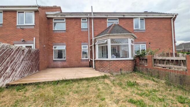 3 bed Terraced to rent Image 5