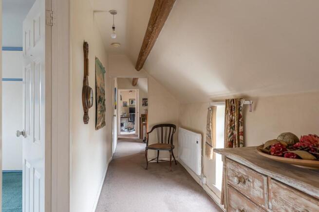 FIRST FLOOR LANDING