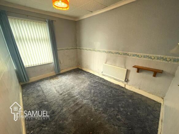 Bedroom 1b.JPG