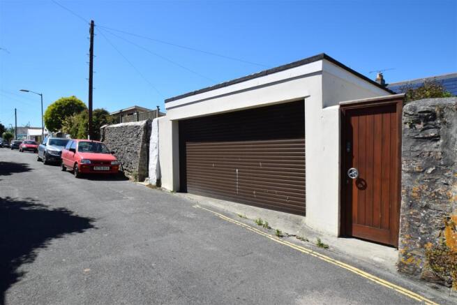 DETACHED GARAGE