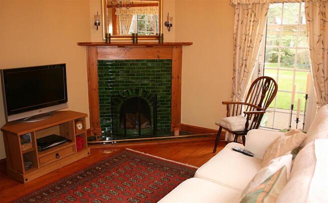 sittingroom1.JPG