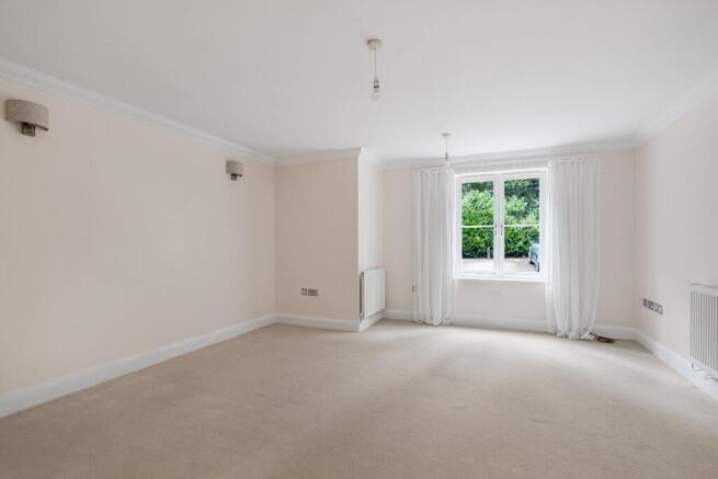 Lounge/Dining Area