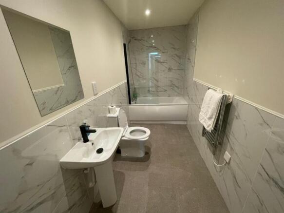 2 bed Apartment to rent Image 5