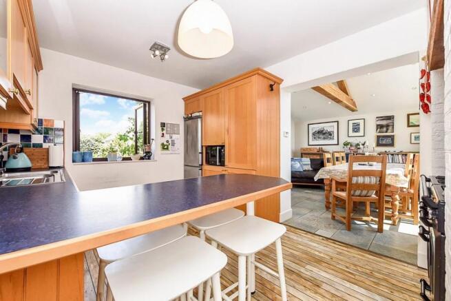 8 - kitchen.jpg