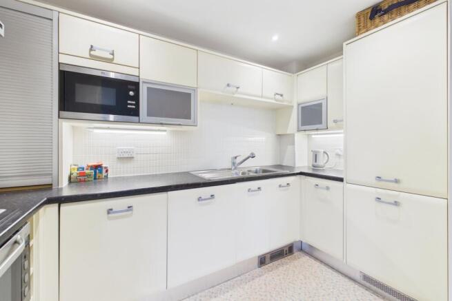 CAM03162G0-PR0412-STILL006