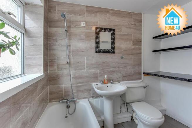 FAMILY BATHROOM: