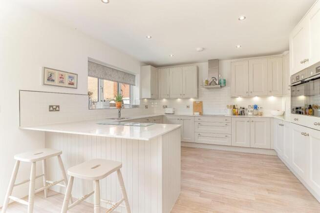 5 bed Detached for sale Image 5