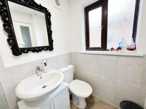 Shower Room pic 2.jpg