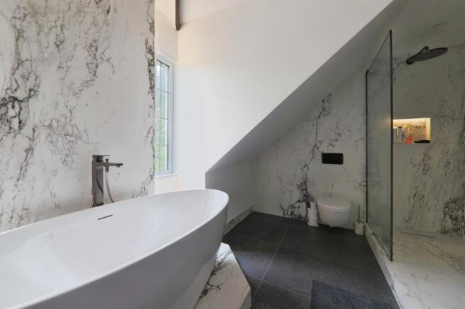 4 bed Detached for sale Image 10