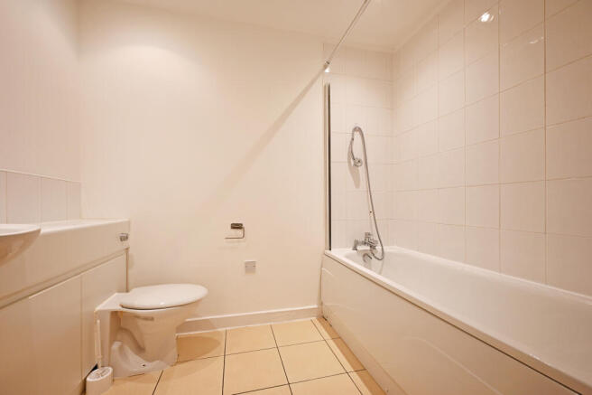 2 bed Apartment to rent Image 9