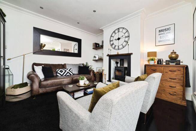 3 bed Semi-Detached for sale Image 4