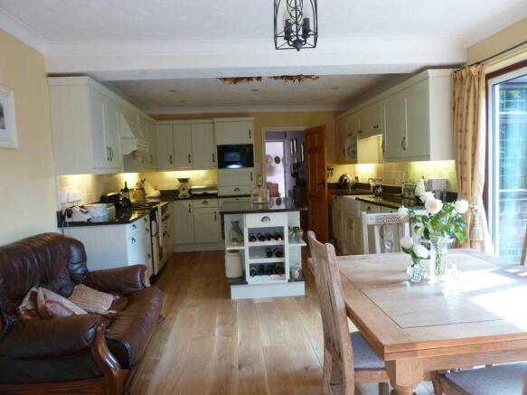 Kitchen/Dining room