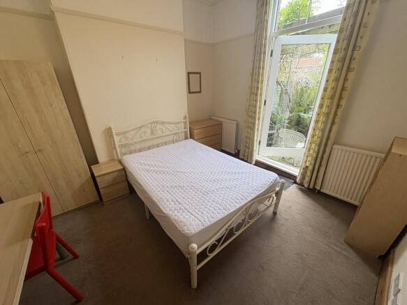 1 bed House Share to rent Image 12