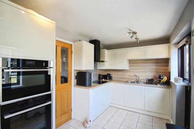 Chatsworth Terrace, Dewsbury, WF12 photo 3