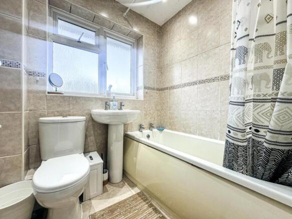 Laburnum Close, Bridgwater, Somerset. - NO CHAIN. photo 4