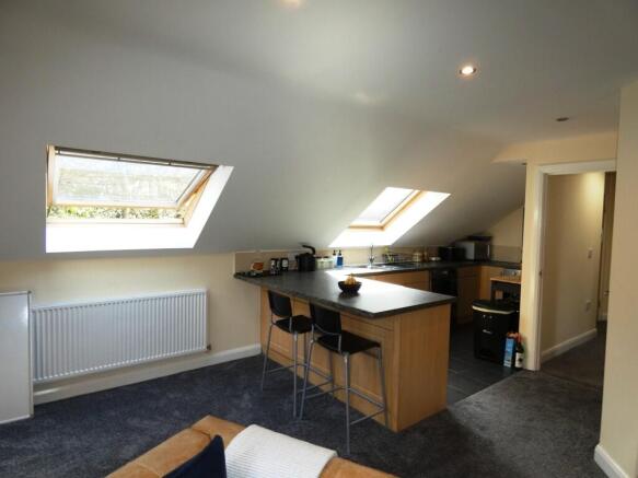 3 bed Penthouse to rent Image 4