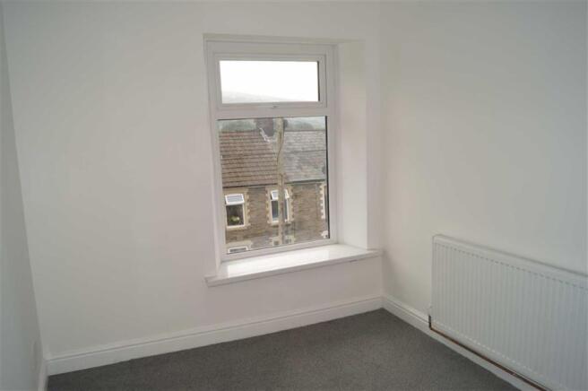 BEDROOM 2 (FRONT)