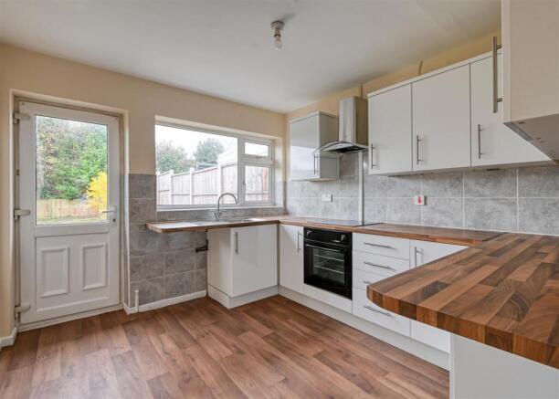 13 Queensway Drive-5.jpg